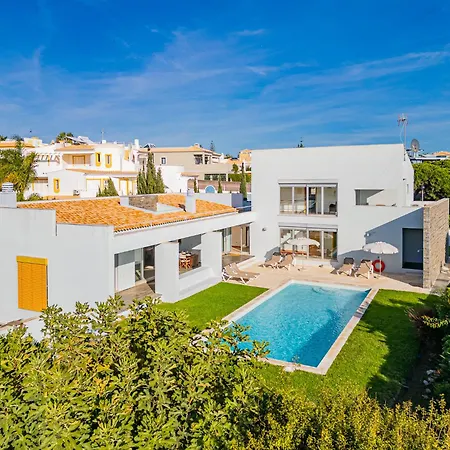L Villa *