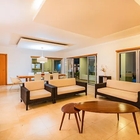 L Villa