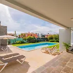 Villa L *