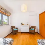L Villa *