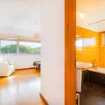 L Villa *