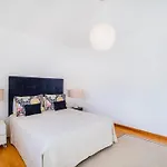 L Villa
